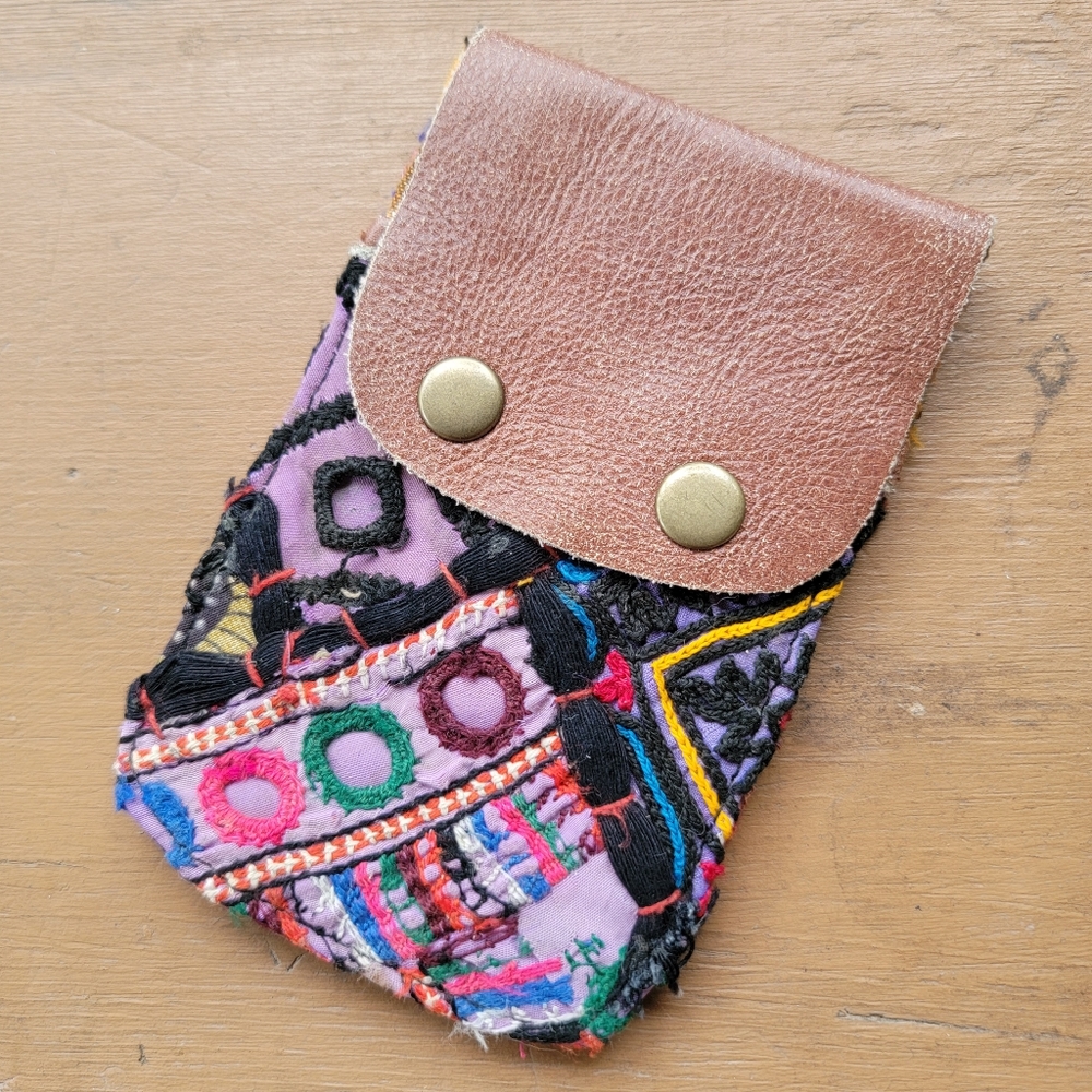 🌋👽 Free People Boho Embroidered Repurposed vtg banjara hippie Wallet card case - Picture 13 of 16